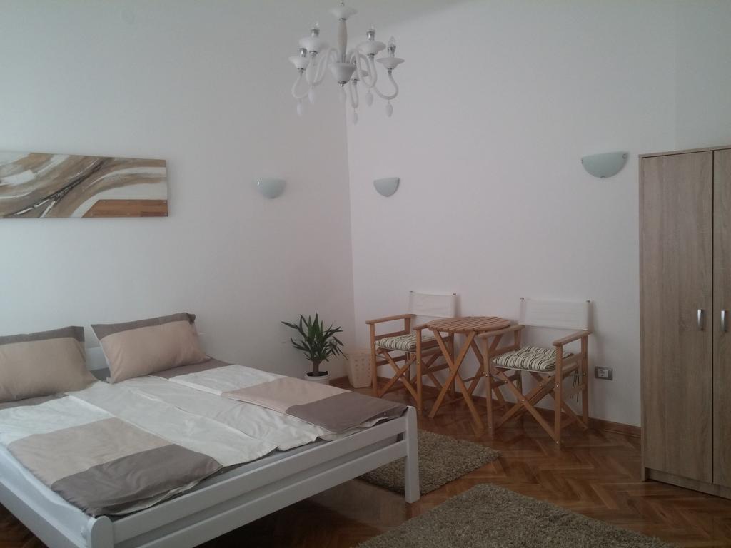 Cricket 2 Hostel Beograd Phòng bức ảnh